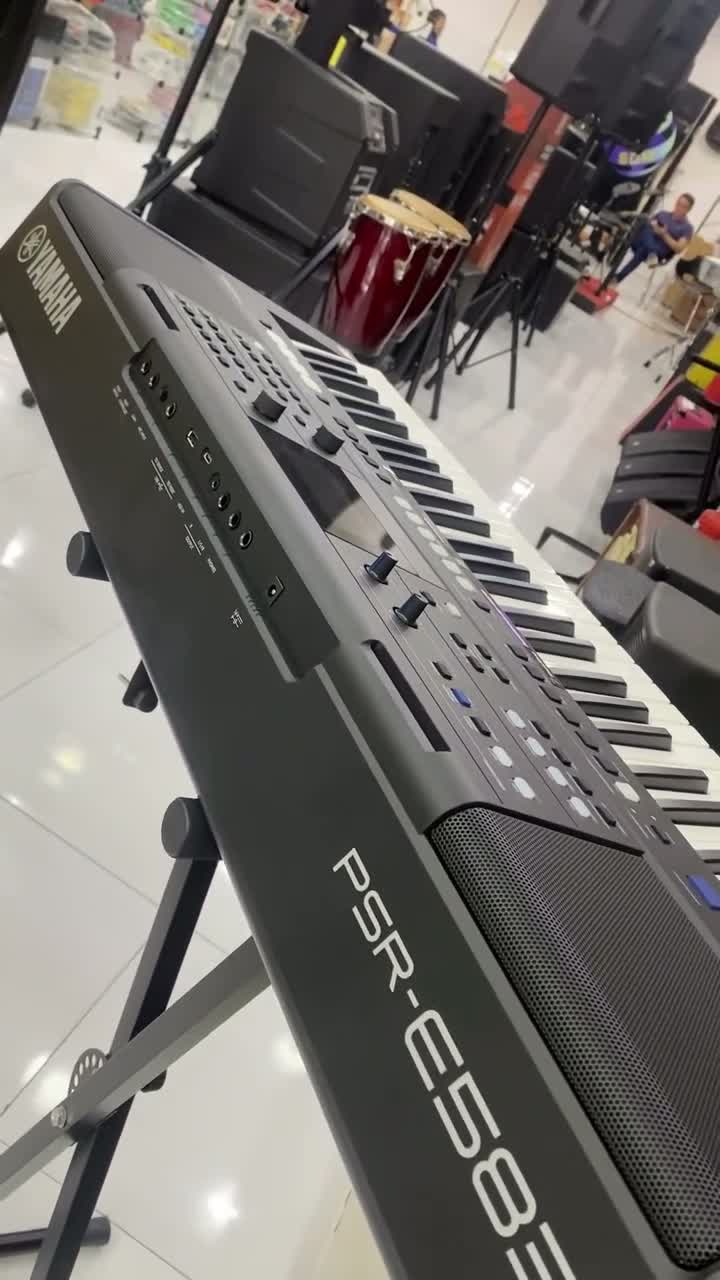 Yamaha PSR-E583