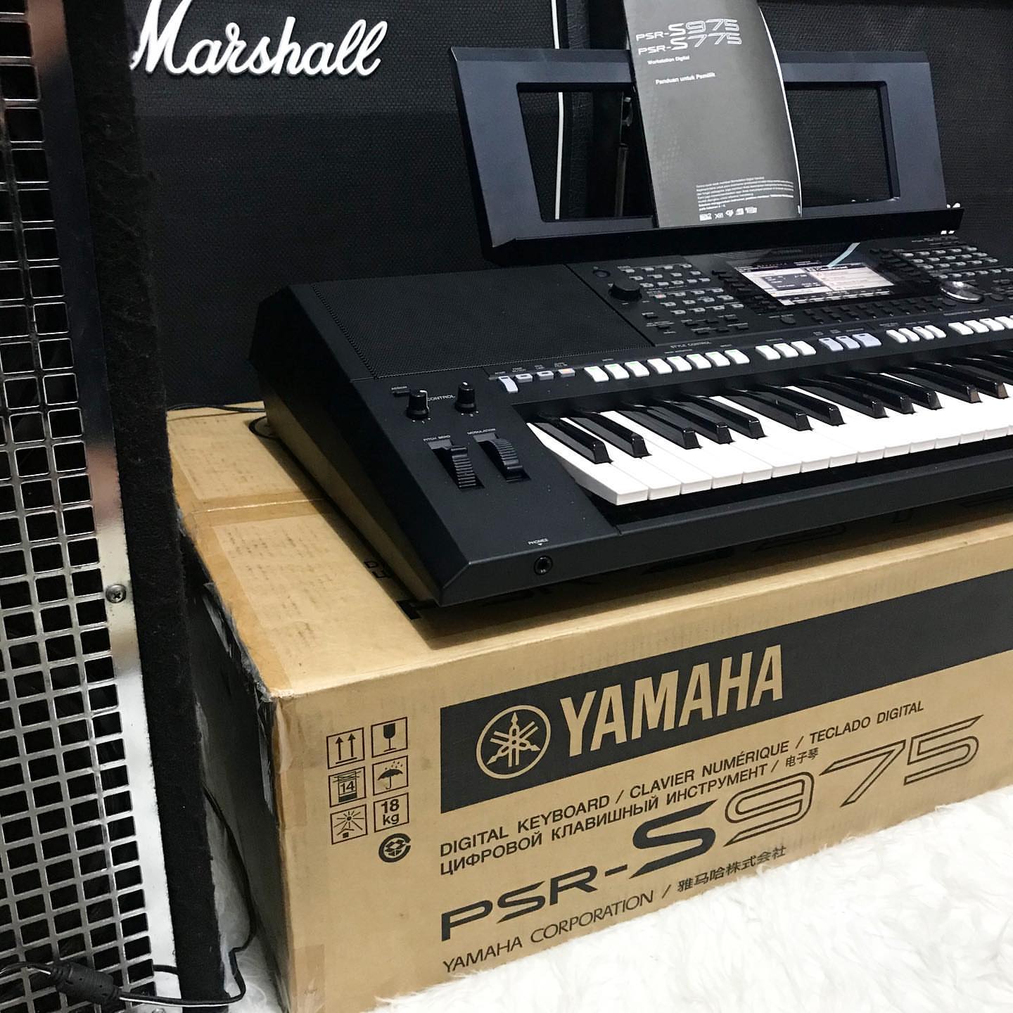 Yamaha PSR-S975 Arranger Workstation