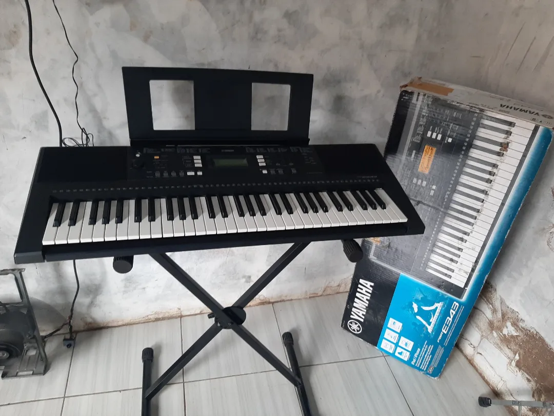 Yamaha PSR-E243 Keyboard