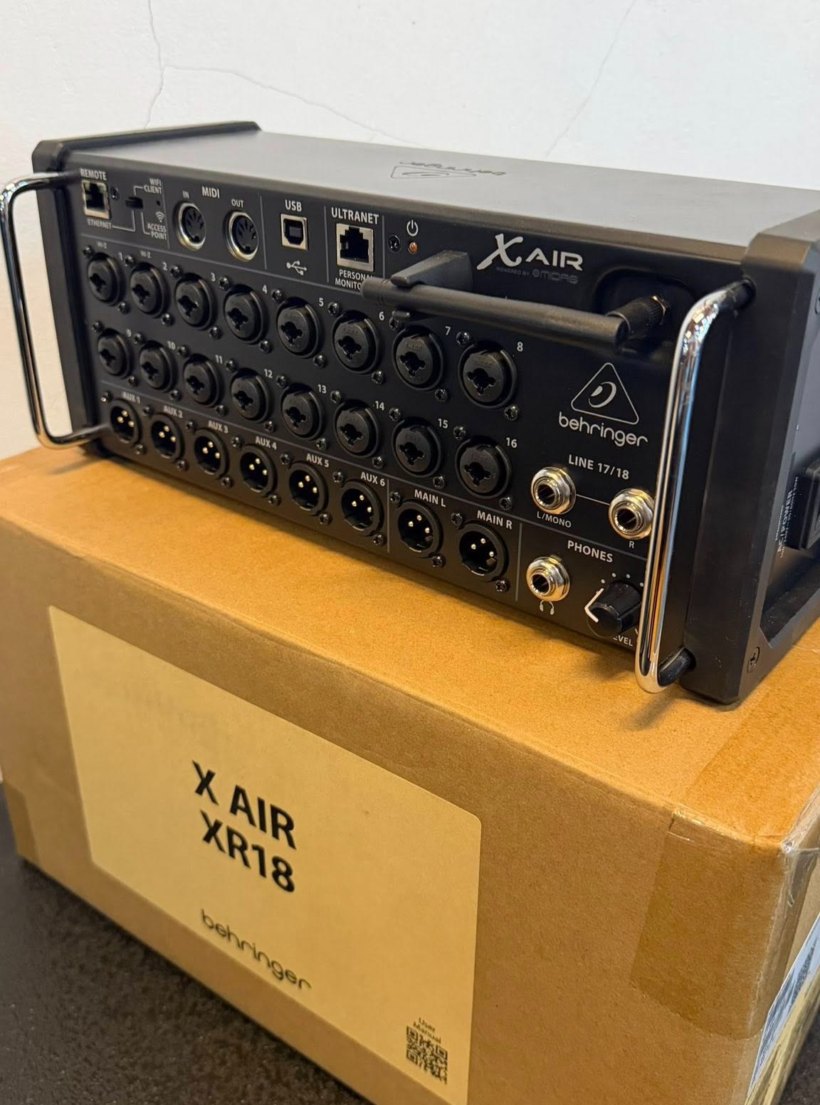 Behringer X AIR XR18 Digital Mixer