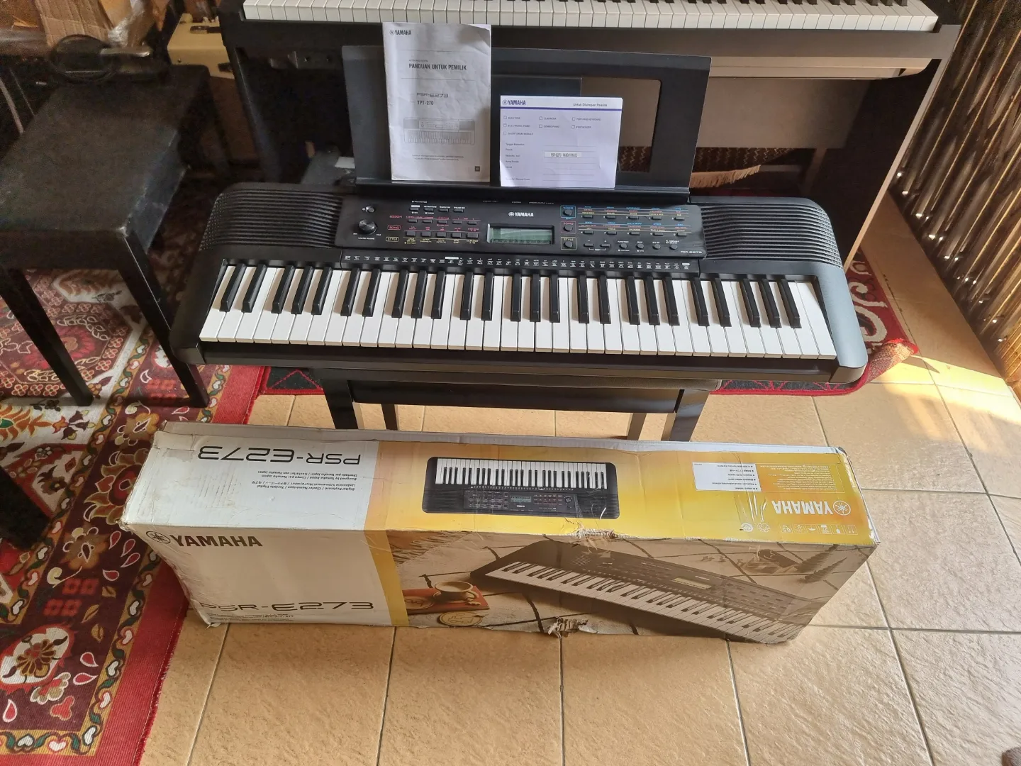 Yamaha PSR-E273